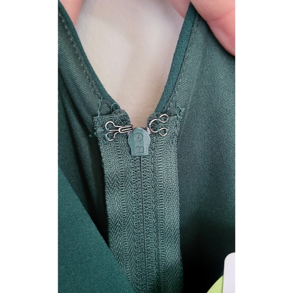 🆕️ Windsor Hunter Green Bodycon V-Neck Gown - Picture 10 of 11